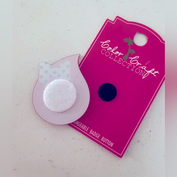 Outside the Box Color Craft Collection Phlebotomy Badge Reel Velcro Cover NWT - Picture 3 of 3